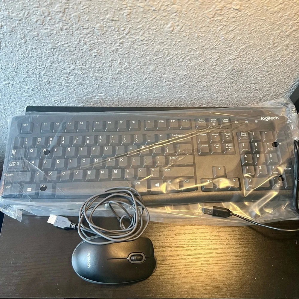 NEW IN BOX Logitech Desktop MK120 Durable‎ Comfortable USB Mouse Keyboard Combo